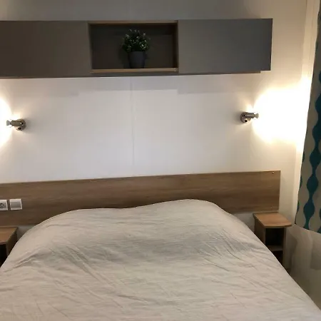Mobil 4* Lac Des Reves مكان تخييم لات